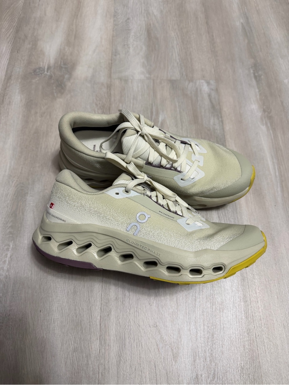 ON CLOUD SNEAKERS